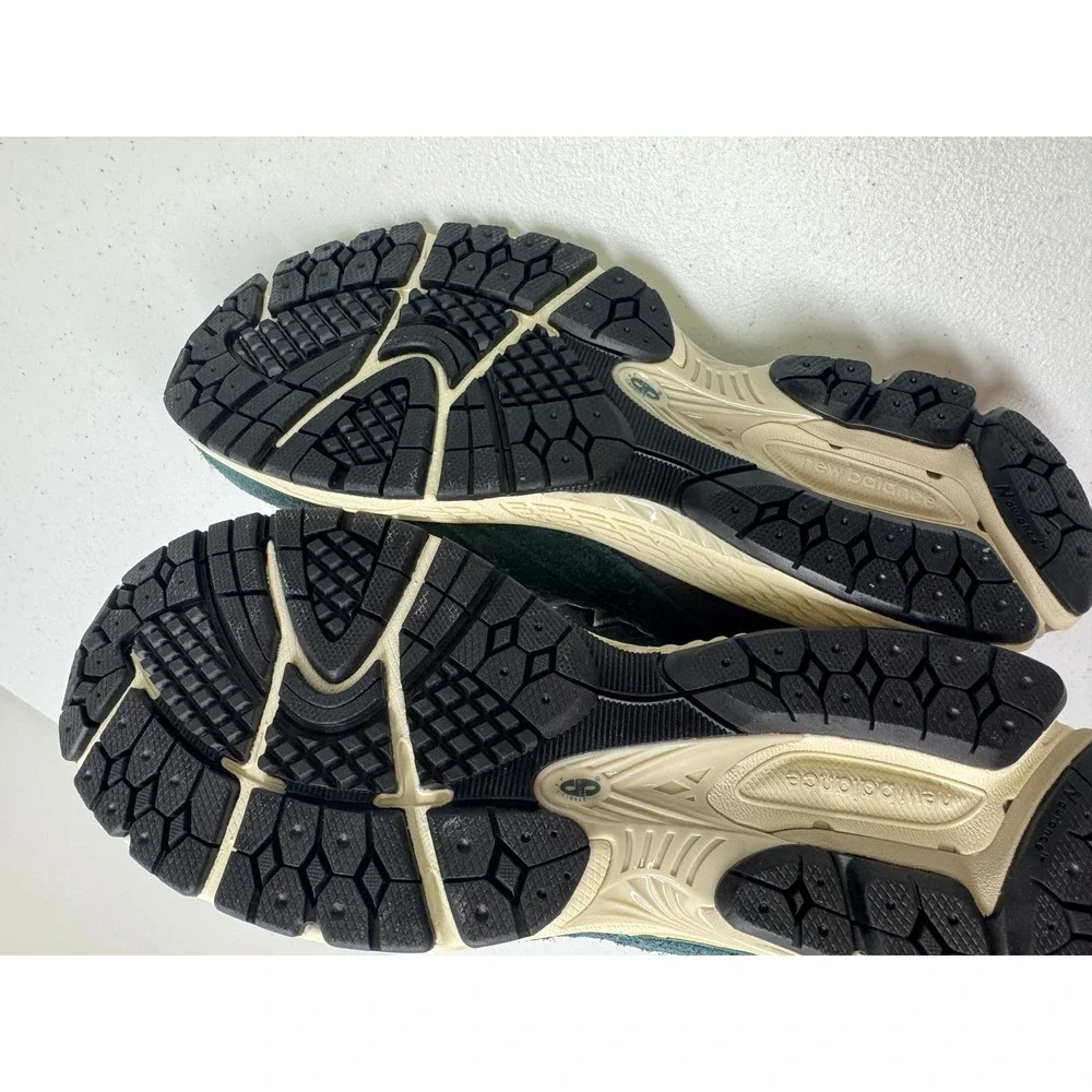 New Balance Sneakers Mens 8.5 Green Grey 2002R Hairy Suede Mesh Running Shoes